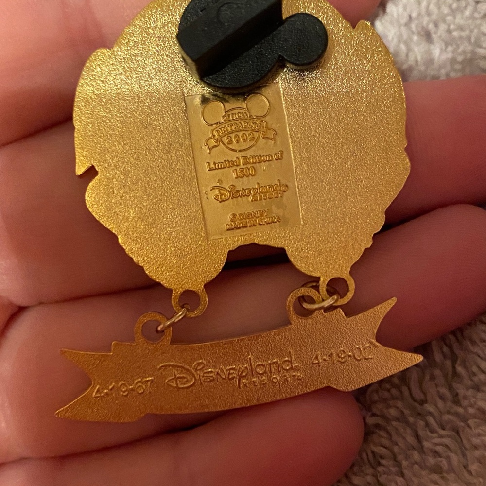 35th Anniversary Pirates of the Caribbean Pin - Picture 2 of 2